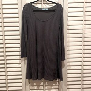 Small, but very flowy and fits loose